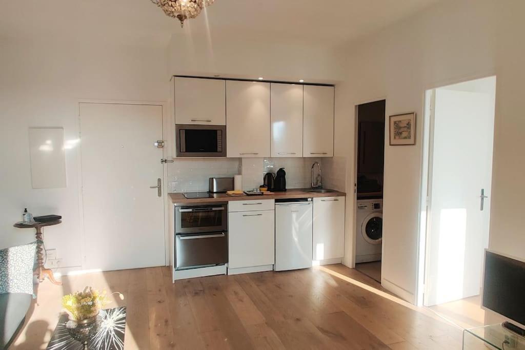 Floor Nest, Balcony Close To Sea And Old-town Apartment *